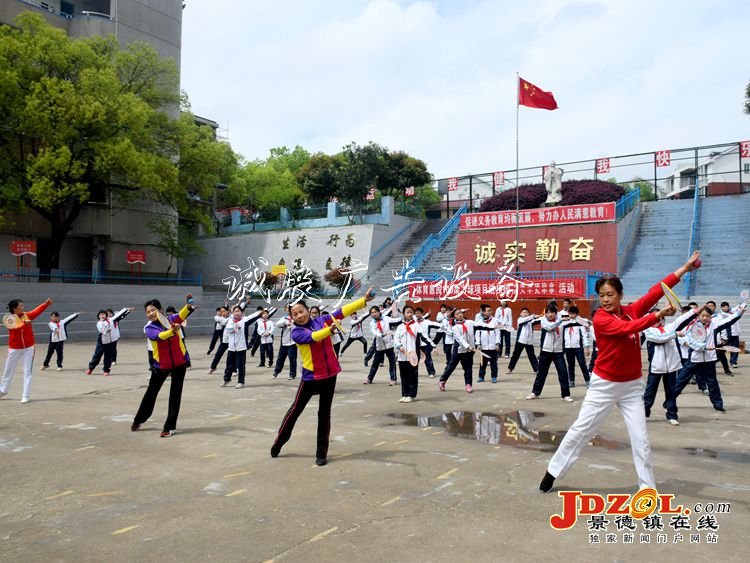 景德鎮(zhèn)市“體育惠民滾動燈箱進校園”活動蓬勃開展